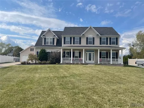 206 Park Ln, Grand Island, NY 14072