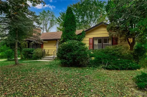 2116 Lapham Rd, Aurora, NY 14052