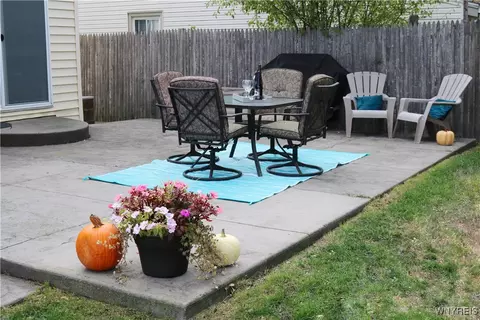 Exterior - 64 Gresham Dr, Amherst, NY 14226 photo 6 of 7