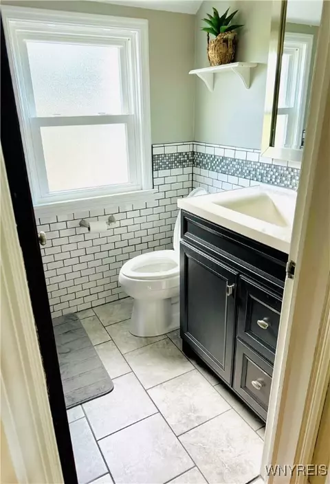 Bath - 64 Gresham Dr, Amherst, NY 14226 photo 2 of 2