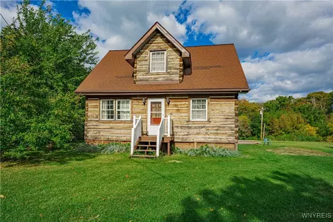 4789 E Lake Rd, Burt, NY 14028