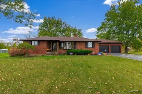 3165 Lockport Rd, Wheatfield, NY 14132