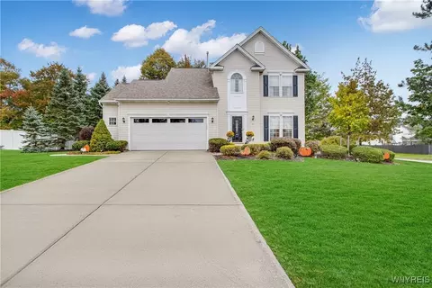 57 Stream View Ln, Lancaster, NY 14086