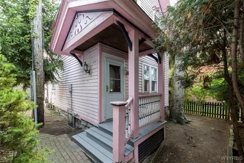 140 Park St, Buffalo, NY 14201