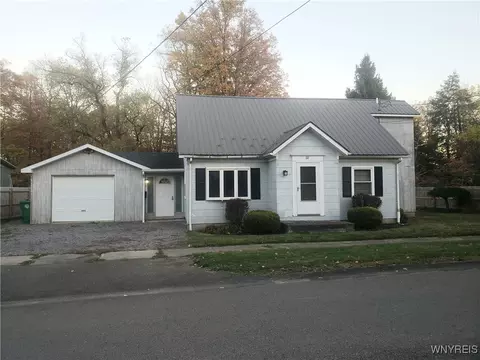 60 Albro Ave, Springville, NY 14141