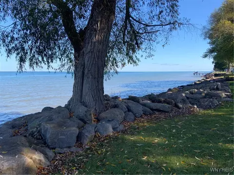 15951 Ed Rose Shrs, Kendall, NY 14477