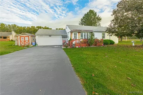 7233 Ridge Rd, Lockport, NY 14094