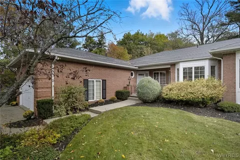 12 Hampton Hill Dr, Amherst, NY 14221