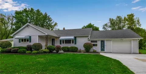 303 Seneca Pl, Lancaster, NY 14086