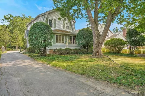 228 S Forest Rd, Amherst, NY 14221