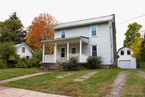 922 Orient St, Shelby, NY 14103