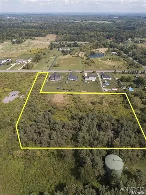 3432 Transit Rd, Orchard Park, NY 14127