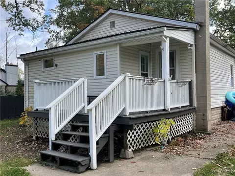 8100 Porter Rd, Niagara, NY 14304