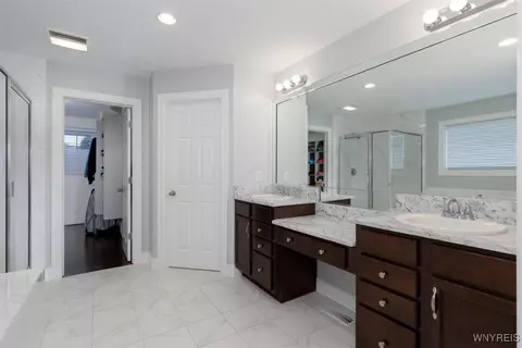 Bath - 7154 Rolling Meadow Dr, Pendleton, NY 14120 photo 1 of 4
