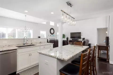 Kitchen - 7154 Rolling Meadow Dr, Pendleton, NY 14120 photo 2 of 4