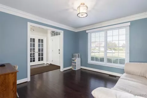 Entry Way - 7154 Rolling Meadow Dr, Pendleton, NY 14120 photo 2 of 4