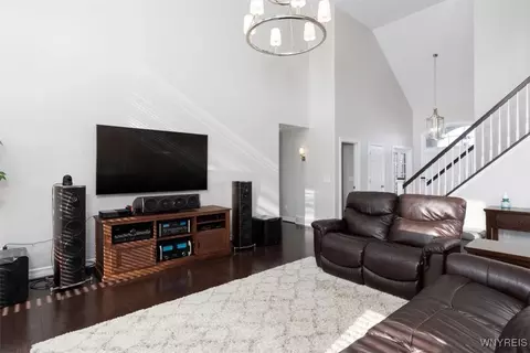Living - 7154 Rolling Meadow Dr, Pendleton, NY 14120 photo 2 of 2