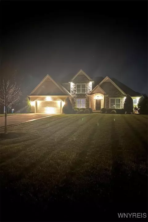 Exterior - 7154 Rolling Meadow Dr, Pendleton, NY 14120 photo 10 of 12