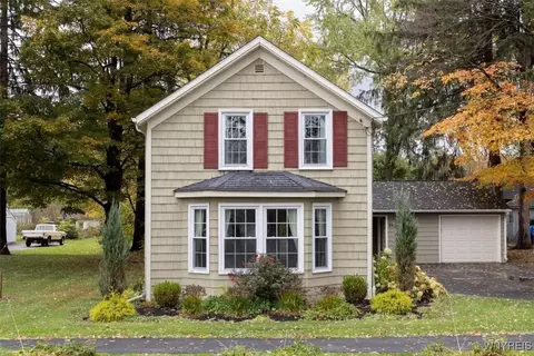 2492 Emery Rd, Aurora, NY 14139