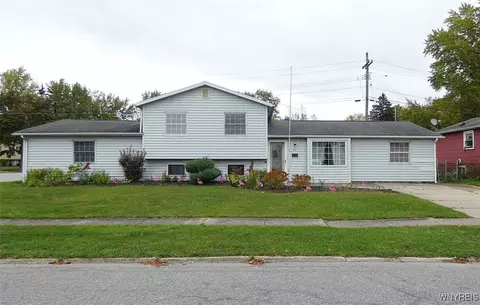 17 Pamela Dr, Depew, NY 14043