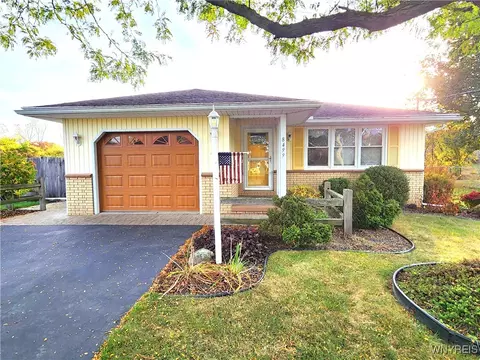 8499 Stringham Dr, Batavia, NY 14020