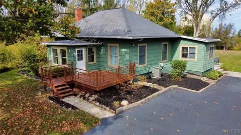 1632 Quaker Rd, Orchard Park, NY 14127