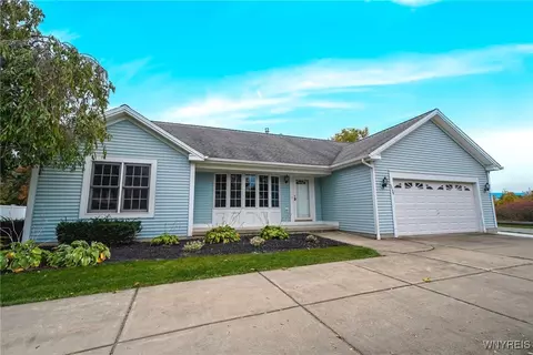 3499 Creekview Dr, Hamburg, NY 14075
