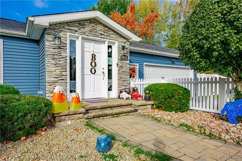 4534 Porter Center Rd, Lewiston, NY 14092