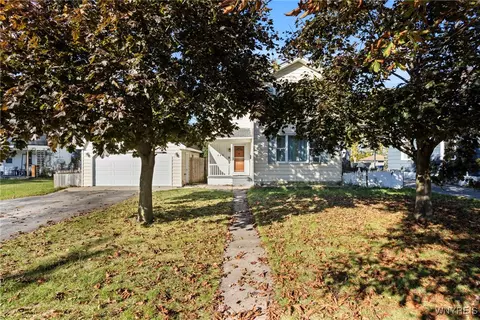 546 High St, Lockport, NY 14094