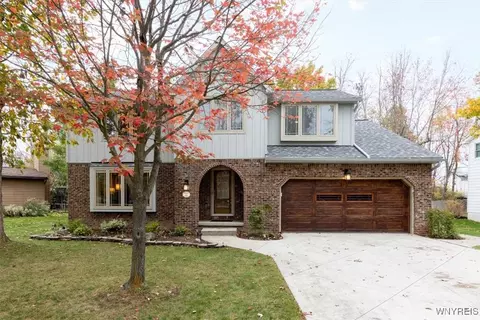 12 Periwinkle Ct, East Amherst, NY 14051