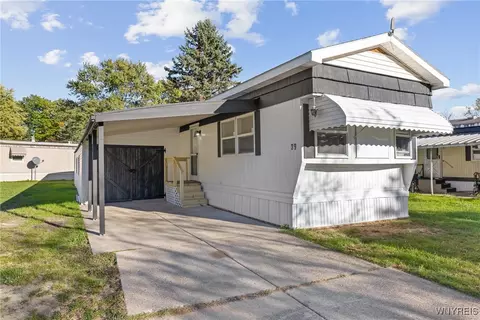 39 Carefree Ln, Cheektowaga, NY 14227