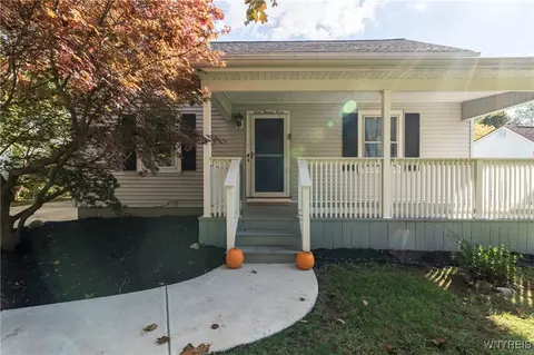123 Cloverside Dr, West Seneca, NY 14224