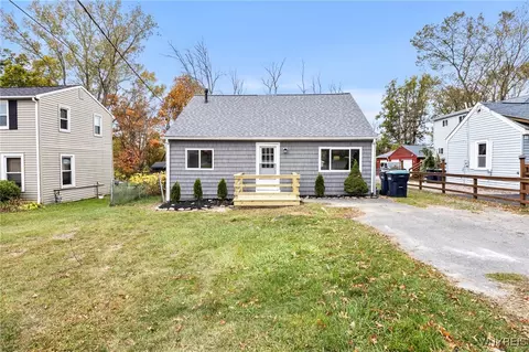 2458 1st St, Grand Island, NY 14072