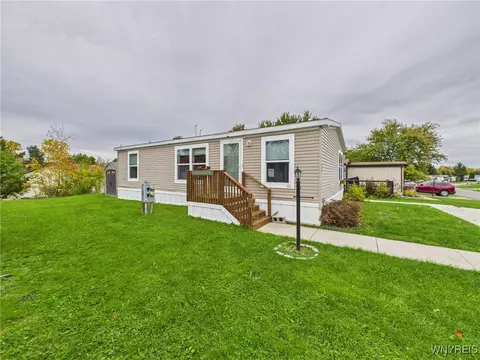 21 Brush Dr, Hamburg, NY 14075