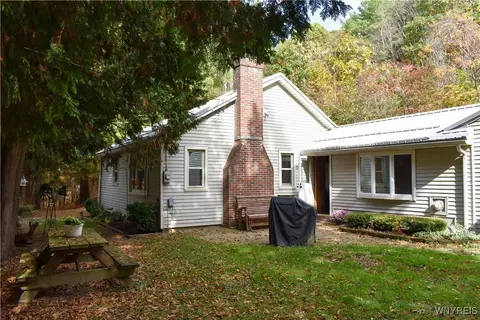 8197 Boston State Rd, Hamburg, NY 14075