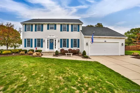 7373 Balla Dr, Wheatfield, NY 14120