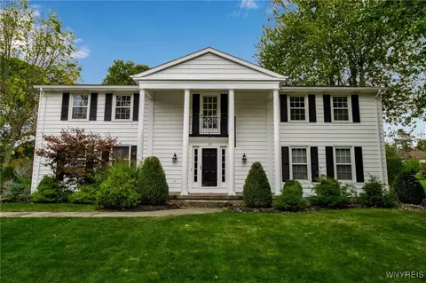 15 Briarhill Rd, Amherst, NY 14221