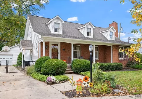 7412 Shawnee Rd, Wheatfield, NY 14120