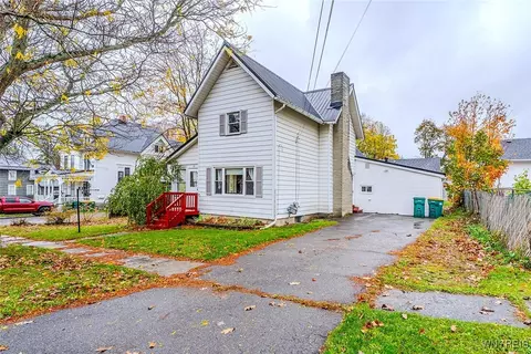 49 Grove St, Warsaw, NY 14569