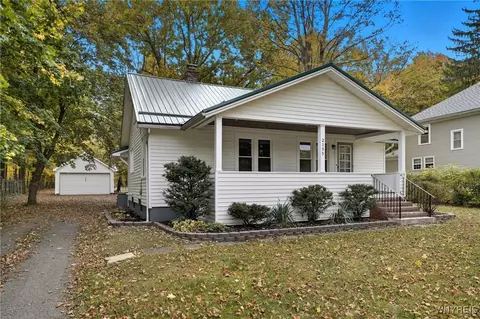 2155 Lakeview Rd, Lake View, NY 14085