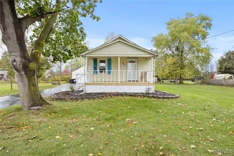 457 Aurora St, Lancaster, NY 14086