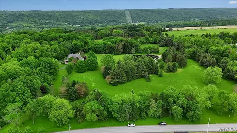 1154 Underhill Rd, Aurora, NY 14052