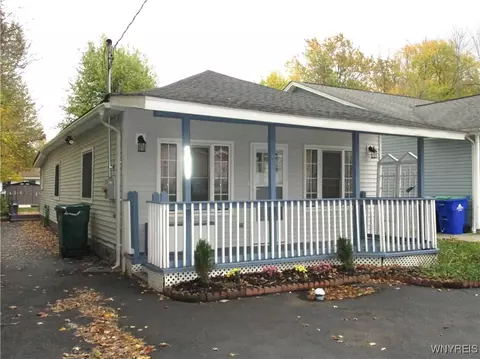 5829 Lakeview Ter, Lake View, NY 14085