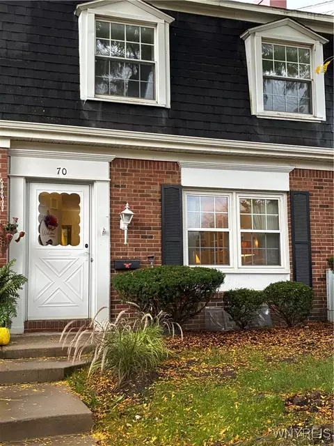 70 Hickory Hill Rd, Amherst, NY 14221