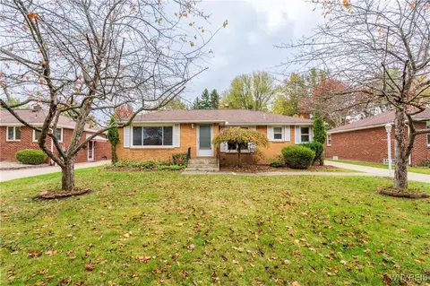 77 Siegfried Dr, Amherst, NY 14221