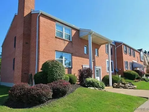 3911 Bowen Rd #23, Lancaster, NY 14086