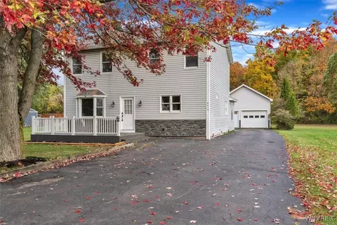 6410 Woodside Pl, Niagara, NY 14304
