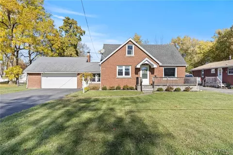 3643 Demler Dr, Wheatfield, NY 14120