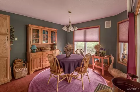 Dining - 34 Alexander Pkwy, Pendleton, NY 14120 photo 3 of 4