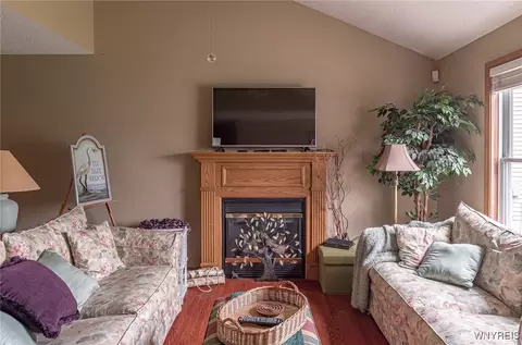 Living - 34 Alexander Pkwy, Pendleton, NY 14120 photo 1 of 2